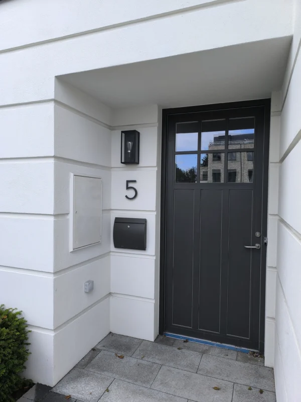 Post box "Alec" Umbra Grey RAL7022 - Image 3